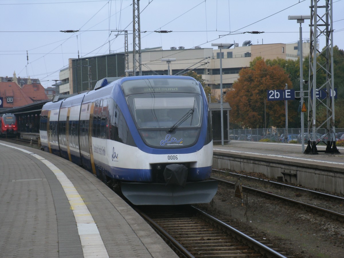 Bald in Stralsund Geschichte:die OLA.Am 12.Oktober 2013 fuhr der OLA VT0006 aus Neustrelitz im Stralsunder Hbf ein.