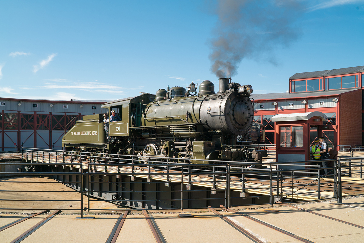 Baldwin #26 wurde 1929 von Baldwin gebaut und diente bis 1948 als Rangierlok in deren Werk in Eddystone. Danach kam sie zur Jackson Iron and Steel Company in Ohio wo sie noch 31 Jahre lang bis weit in die Dieselära hinein mit werkseigener Kohle befeuert wurde. Die Jackson Iron and Steel Co, besaß eigene Kohleminen. Am 06.08.2022 übernahm sie in der Steamtown National Historic Site die Beförderungsleistung für einen kurzen Personenzug zur Beförderung von Besuchern über das Bw-Gelände.Kurz nach Öffnung des Museums befindet sie sich noch auf der Drehscheibe.