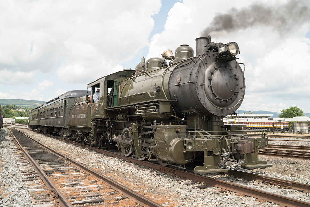Baldwin #26 wurde 1929 von Baldwin gebaut und diente bis 1948 als Rangierlok in deren Werk in Eddystone. Danach kam sie zur Jackson Iron and Steel Company in Ohio wo sie noch 31 Jahre lang bis weit in die Dieselära hinein mit werkseigener Kohle befeuert wurde. Die Jackson Iron and Steel Co, besaß eigene Kohleminen. Am 06.08.2022 übernahm sie in der Steamtown National Historic Site die Beförderungsleistung für einen kurzen Personenzug zur Beförderung von Besuchern über das Bw-Gelände.