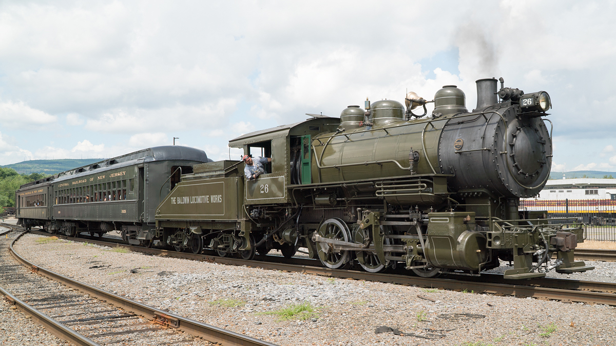 Baldwin #26 wurde 1929 von Baldwin gebaut und diente bis 1948 als Rangierlok in deren Werk in Eddystone. Danach kam sie zur Jackson Iron and Steel Company in Ohio wo sie noch 31 Jahre lang bis weit in die Dieselära hinein mit werkseigener Kohle befeuert wurde. Die Jackson Iron and Steel Co, besaß eigene Kohleminen. Am 06.08.2022 übernahm sie in der Steamtown National Historic Site die Beförderungsleistung für einen kurzen Personenzug zur Beförderung von Besuchern über das Bw-Gelände.