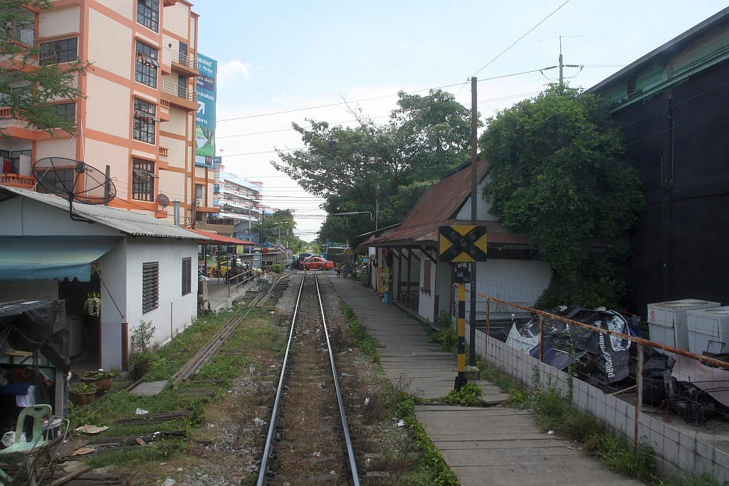 Bang Bon Station am 04.Juni 2018, aufgenommen vom letzten Wagen des ORD 4324 (Mahachai - Wongwian Yai).