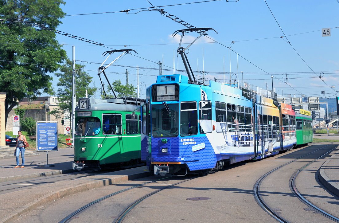 Basel 624, 662 + 1458, Badischer Bahnhof, 01.07.2013.
