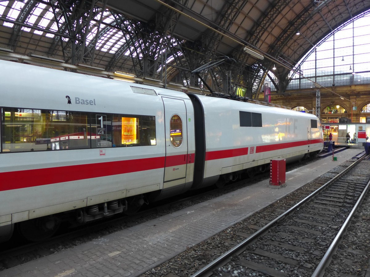  Basel  als ICE 72 von Chur nach Hamburg Altona im Hbf von Frankfurt am Main. (09.01.2016)