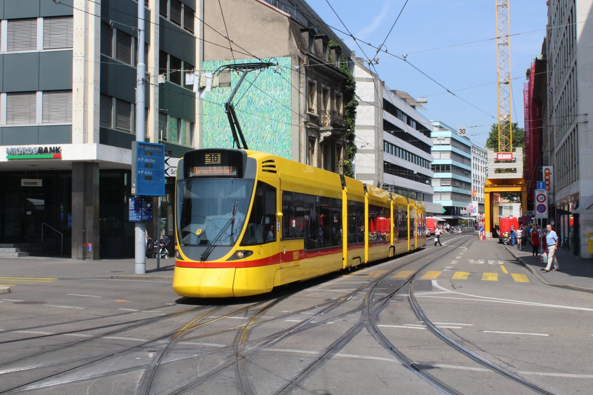 Basel BLT Tram 10 (Stadler Be 6/10) Aeschenvorstadt / Aeschenplatz am 3. Juli 2015.
