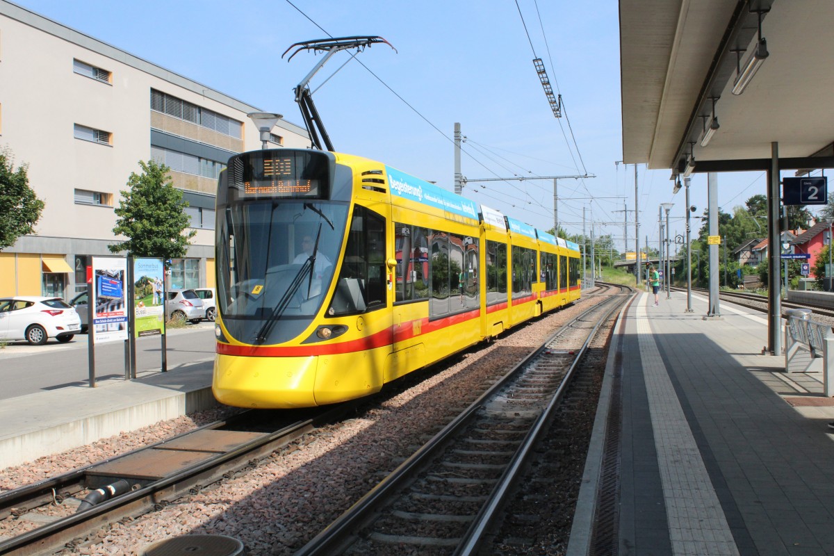 Basel BLT Tram 10 (Stadler Be 6/10) Dornach Bahnhof am 3. Juli 2015.