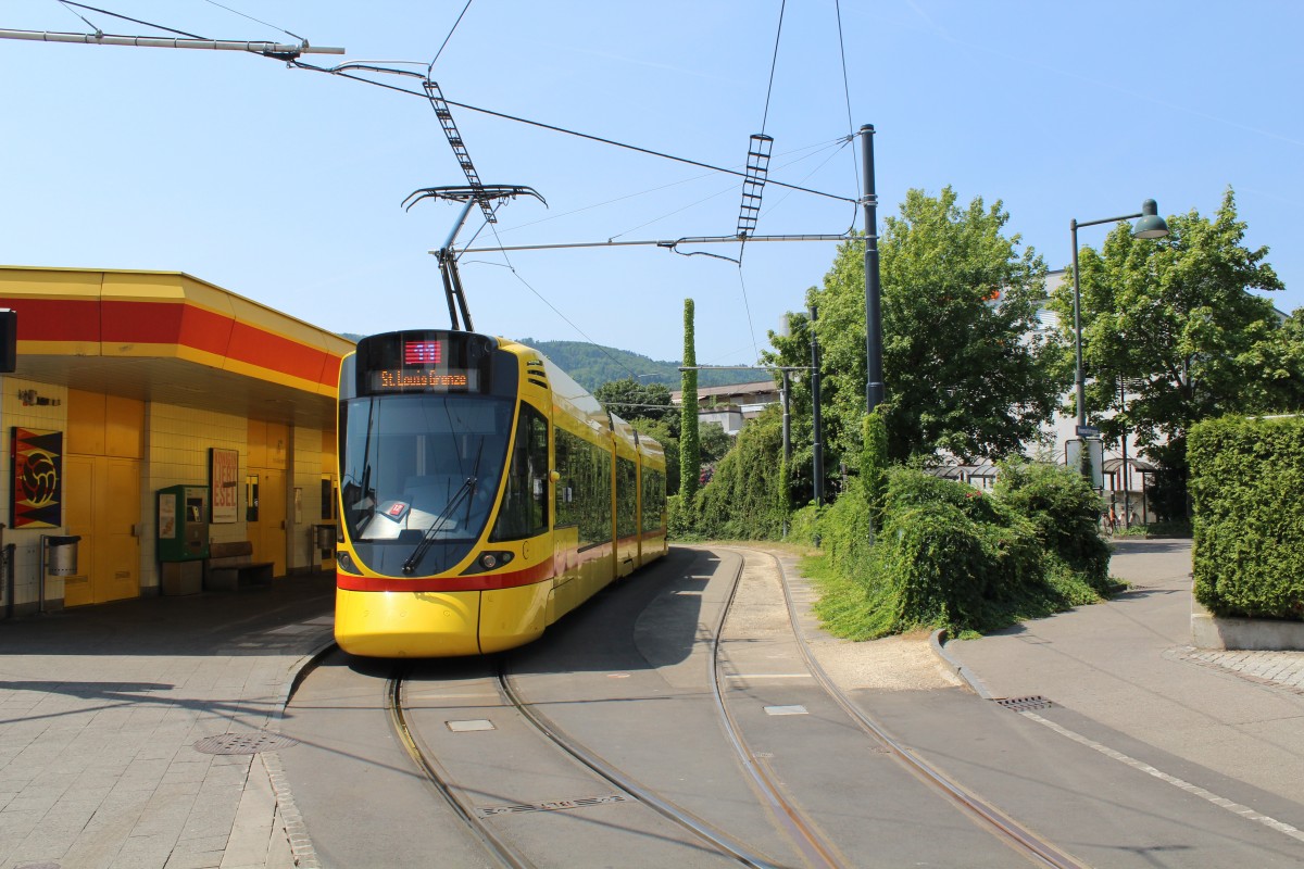 Basel BLT Tram 11 (Stadler Be 6/10) Aesch am 6. Juli 2015.
