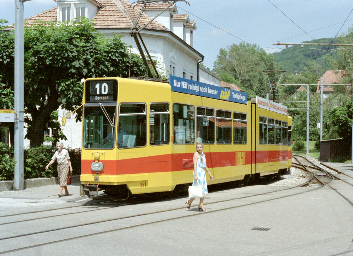 Basel BLT Tramlinie 10 (SWP/Siemens Be 4/6 261) Arlesheim Dorf am 30. Juni 1987. - Scan eines Farbnegativs. Film: Kodak GB 200. Kamera: Minolta XG-1.