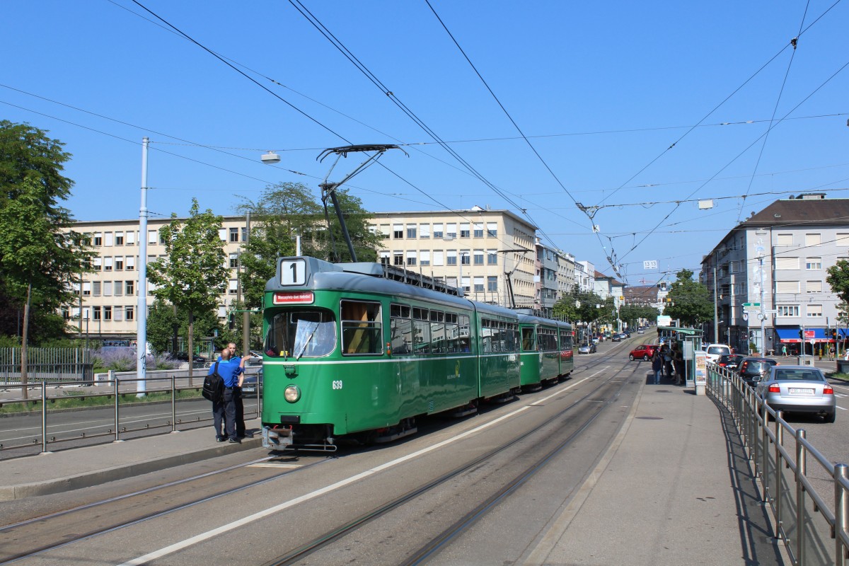 Basel BVB Tram 1 (DÜWAG Be 4/6 639) Dreirosenstrasse (Hst. Dreirosenbrücke) am 6. Juli 2015.