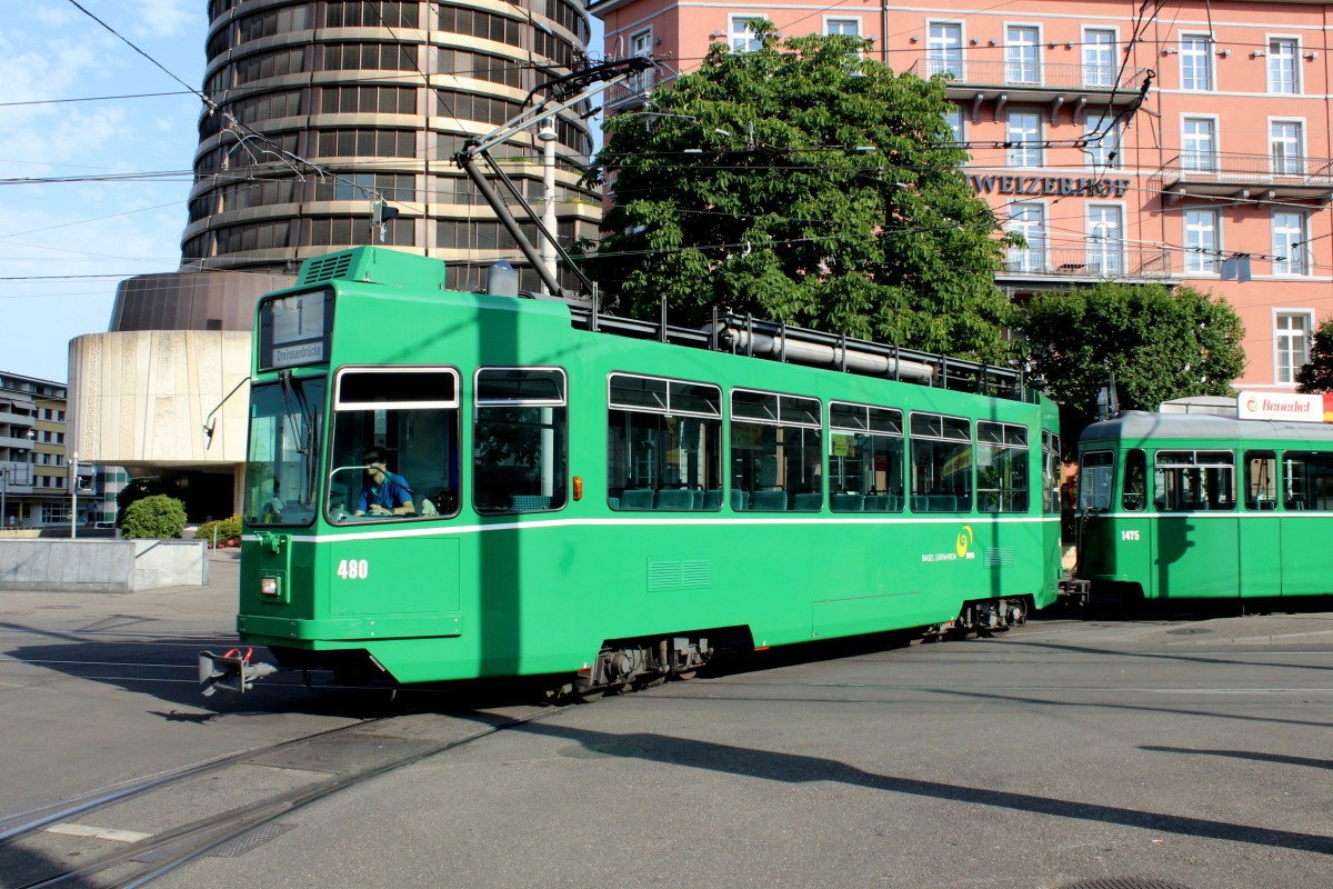 Basel BVB Tram 1 (Schindler Be 4/4 480 + Schindler/FFA B4 1475) Centralbahnplatz am 4. Juli 2015.
