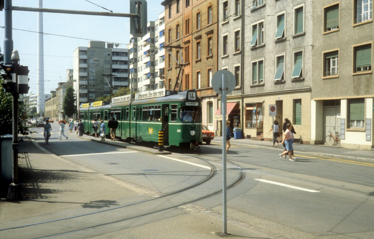 Basel BVB Tram 14 (Be 4/6 643) Gärtnerstrasse / Wiesenplatz im Juni 1988.