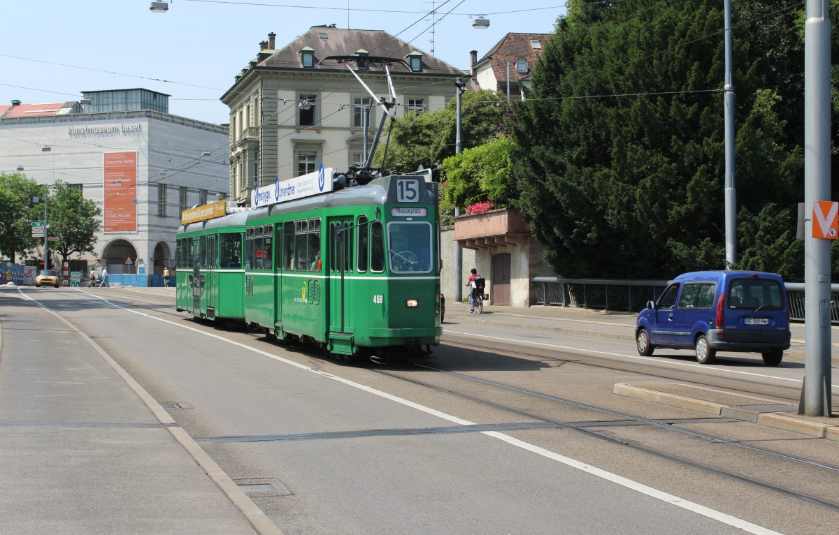 Basel BVB Tram 15 (SWP/BBC Be 4/4 459 + FFA/SWP B 14xx) Wettsteinbrücke am 6. Juli 2015.