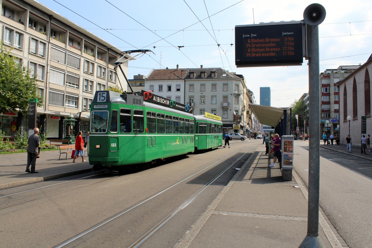 Basel BVB Tram 15 (SWP/BBC Be 4/4 460 + FFA/SWP B 1496) Claraplatz am 6. Juli 2015.