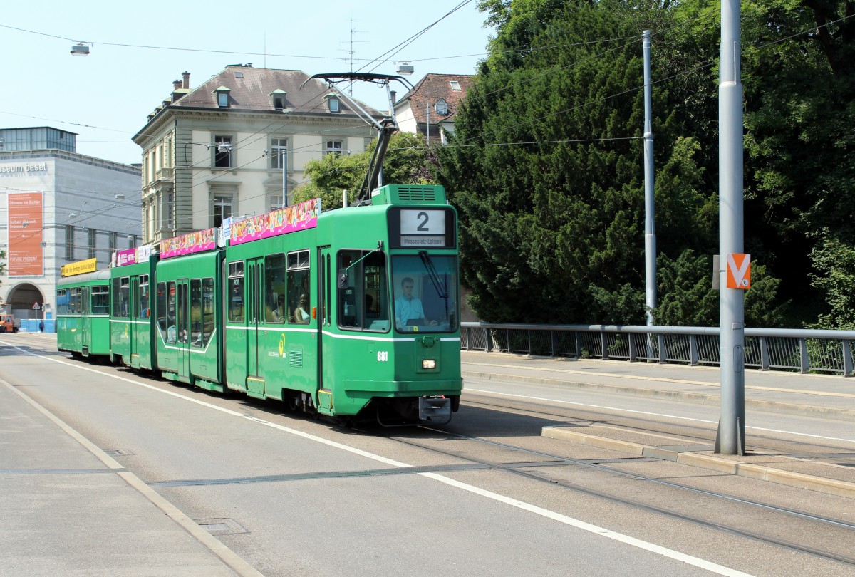 Basel BVB Tram 2 (Schindler Be 4/6 S 681) Wettsteinbrücke am 6. Juli 2015.
