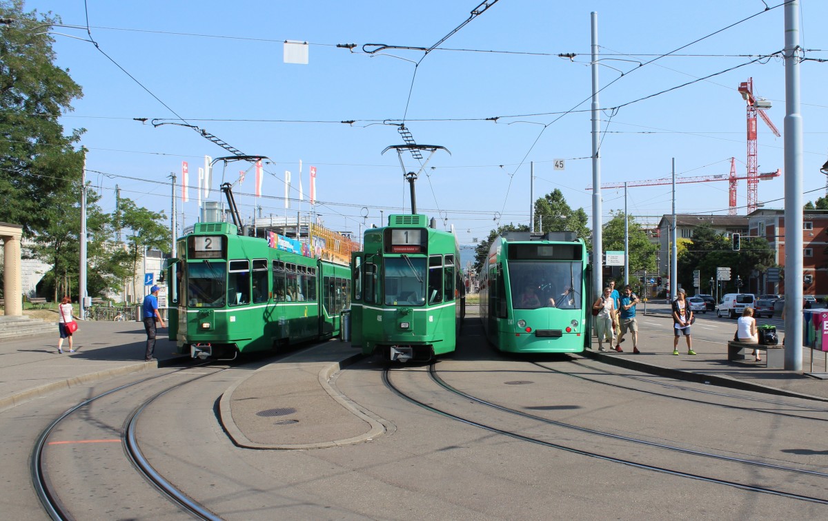 Basel BVB Tram 2 (SWP/SIG/ABB/Siemens Be 4/6 S 680) / Tram 1 (SWP/SIG/BBC/Siemens Be 4/4 486) / Tram 6 (Siemens Be 6/8 314) Badischer Bahnhof am 6. Juli 2015.