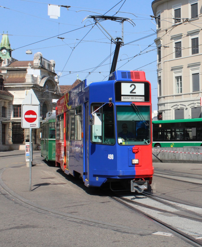 Basel BVB Tram 2 (SWP/SIG/BBC/Siemens Be 4/4 490) Basel SBB am 5. Juli 2015.
