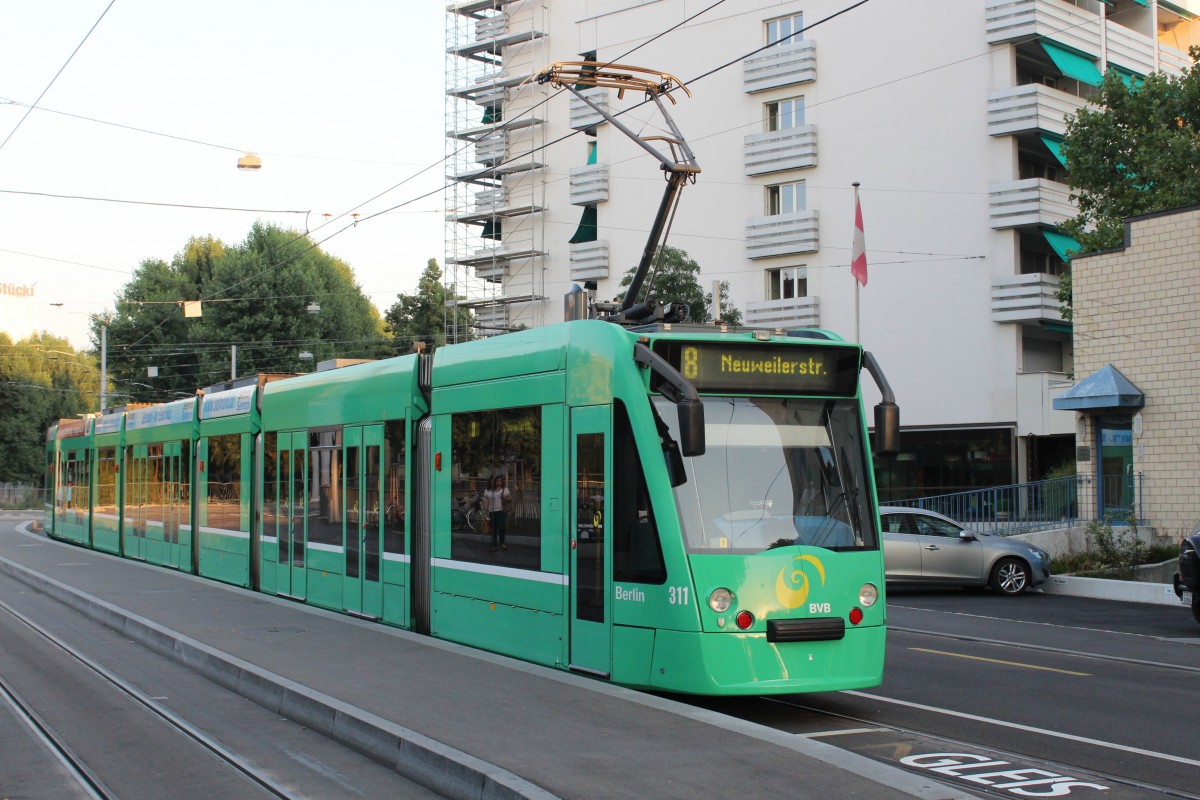 Basel BVB Tram 8 (Siemens Combino Be 6/8 311) Kleinhüningen am 6. Juli 2015.