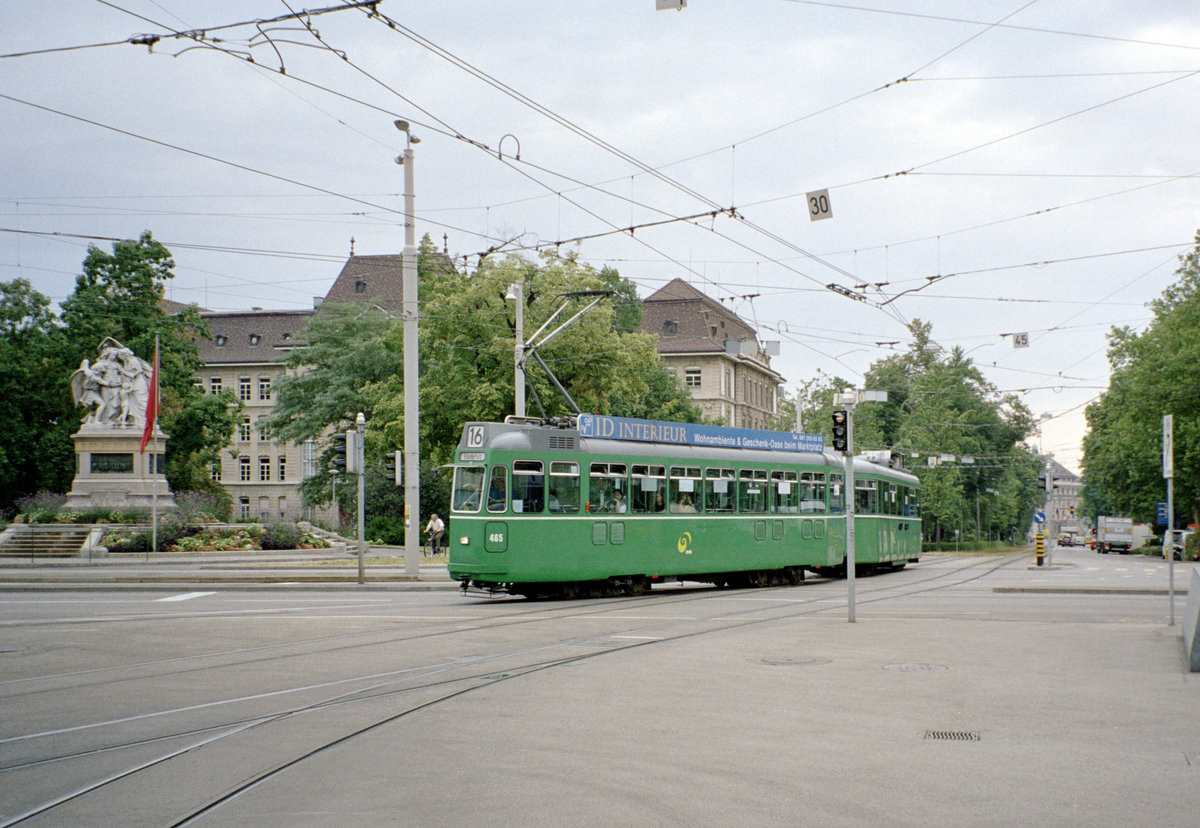 Basel BVB Tramlinie 16 (SWP/BBC Be 4/4 465) Centralbahnplatz / Elisabethenanlage am 26. Juli 2006. - Scan eines Farbnegativs. Film: Kodak Gold 200-6. Kamera: Leica C2.