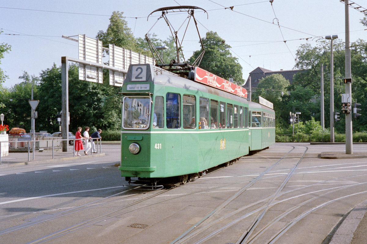 Basel BVB Tramlinie 2 (SWP/BBC Be 4/4 431) Centralbahnplatz am 21. Juli 1988. - Scan eines Farbnegativs. Film: Kodak GB 200. Kamera: Minolta XG-1.