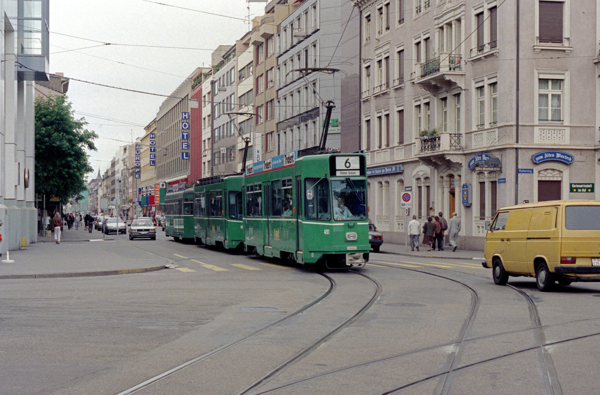 Basel BVB Tramlinie 6 (SWP/SIG/BBC/Siemens Be 4/4 491) Clarastrasse / Riehenring am 7. Juli 1990. - Scan eines Farbnegativs. Film: Kodak Gold 200. Kamera: Minolta XG-1.