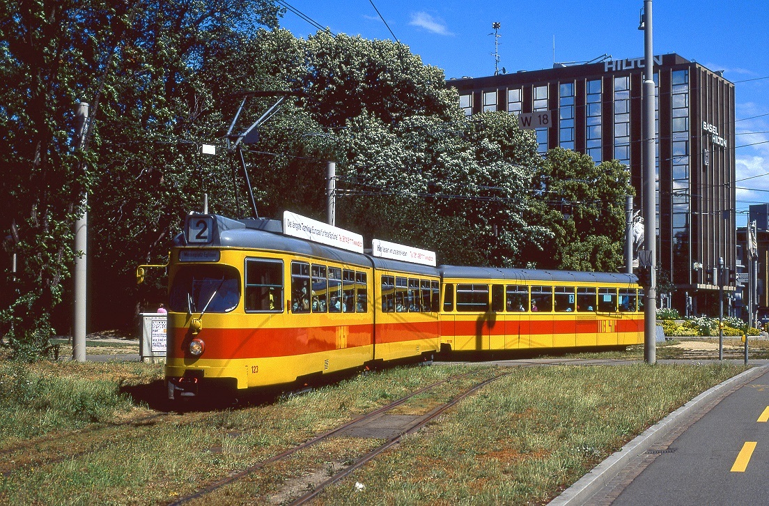 Baselland 123 + 1319, St.Alban Graben, 04.07.2004.
