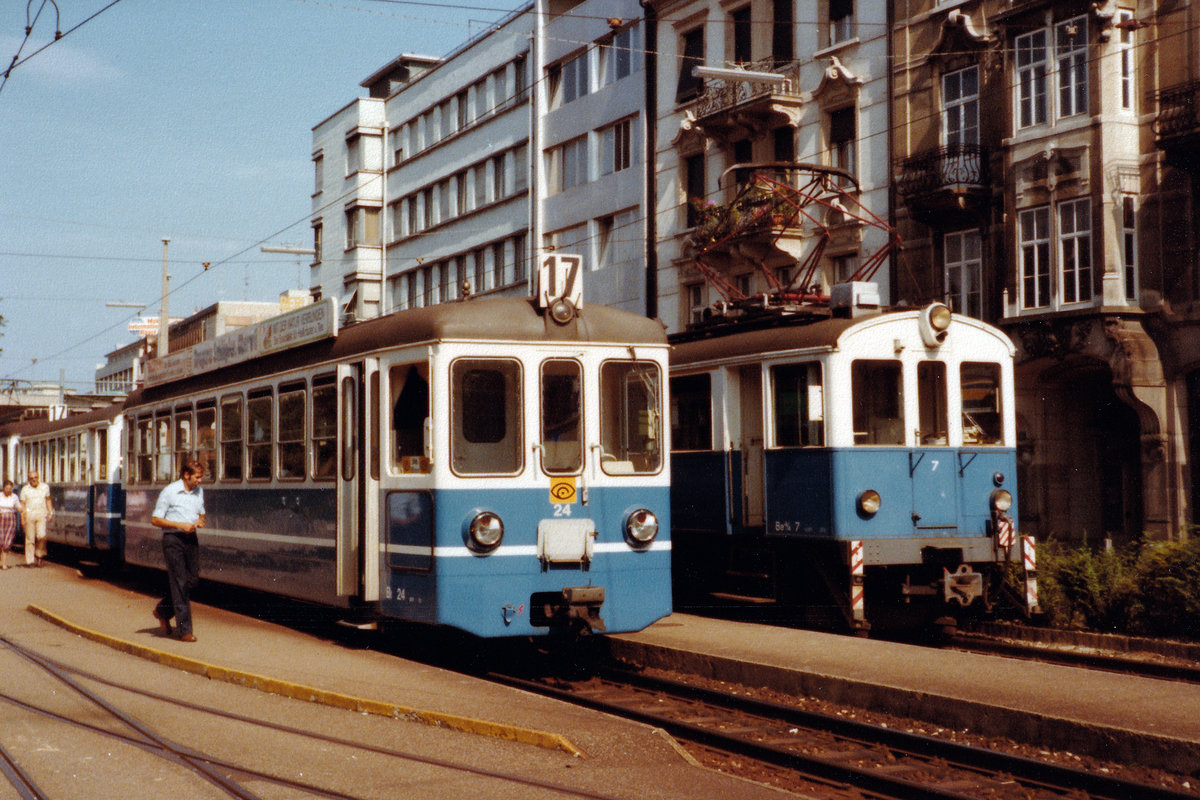 Baselland Transport AG.
Im August 1979 warteten noch Züge der Birsigthalbahn BTB auf der Haltestelle Heuwaage in Basel auf die Fahrt nach Rodersdorf.
Foto: Walter Ruetsch