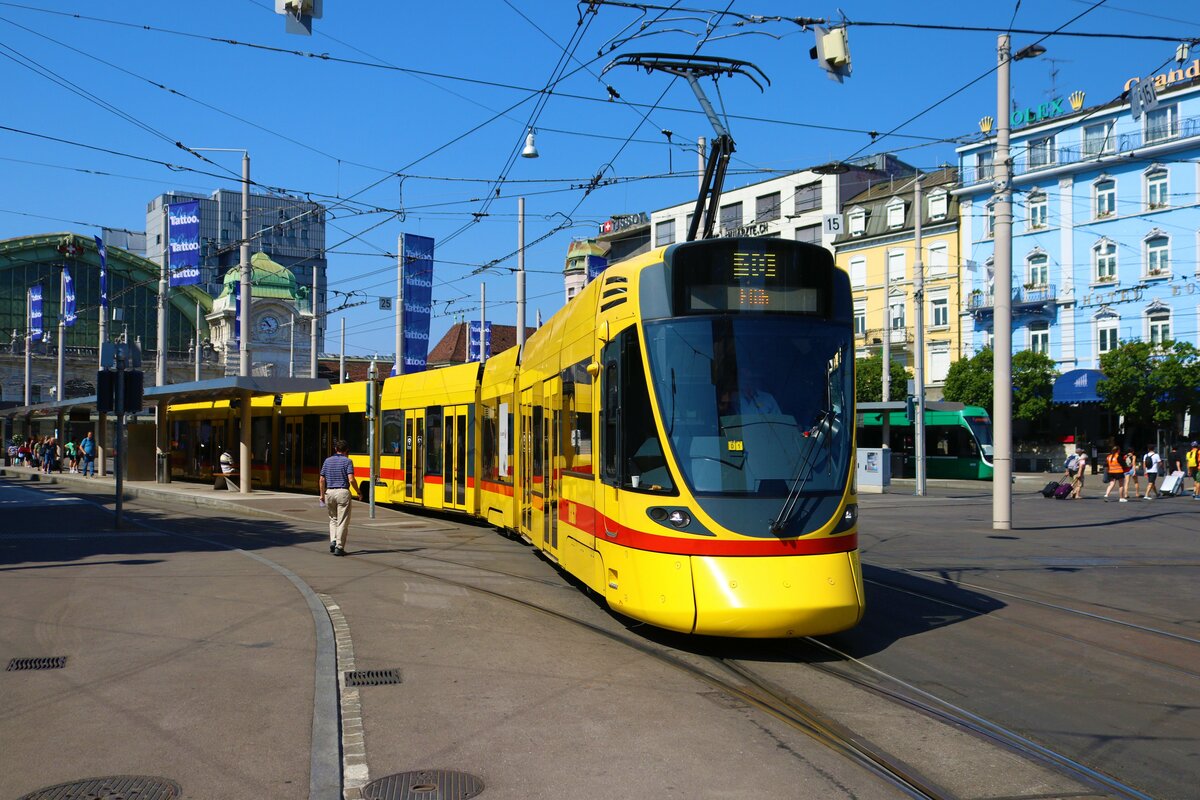 Baselland Transport Stadler Tango Be6/10 am 11.07.23 in Basel SBB