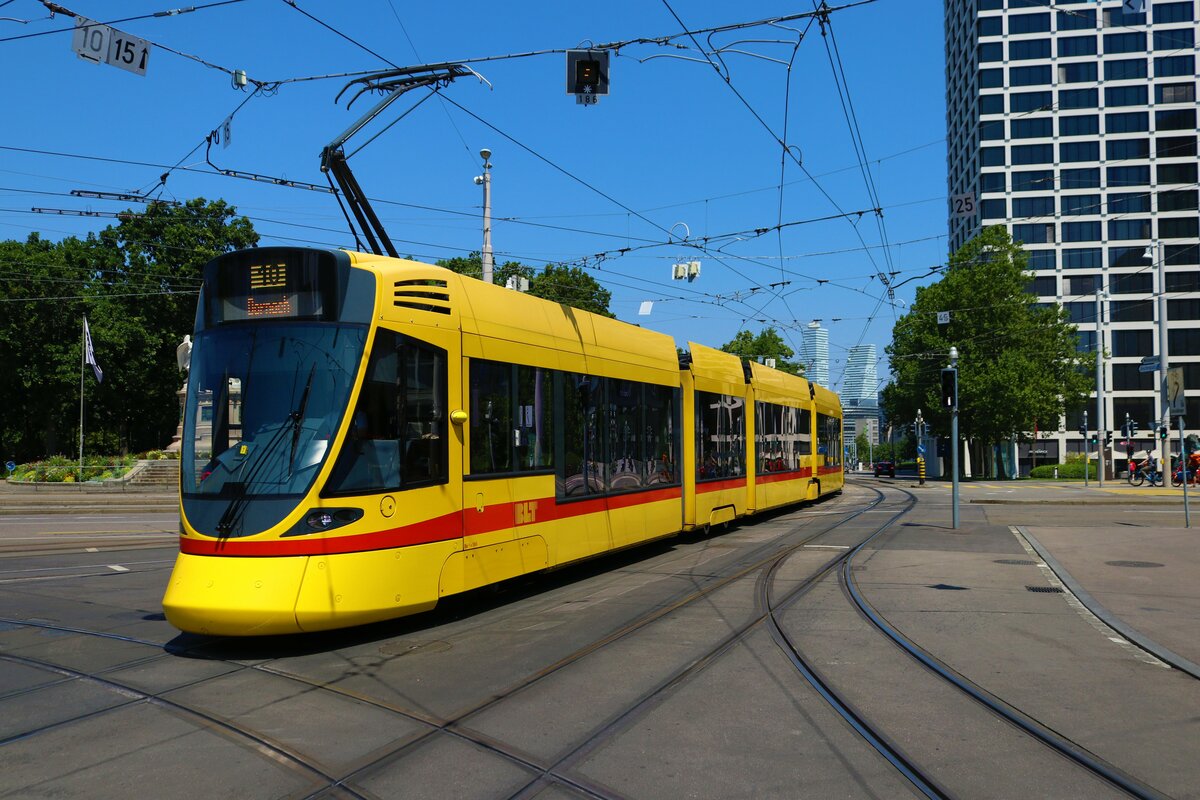 Baselland Transport Stadler Tango Be6/10 am 11.07.23 in Basel SBB