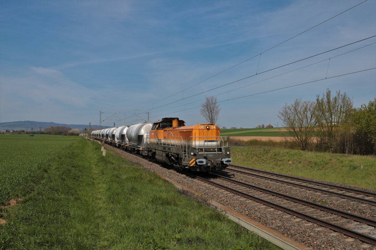 BASF Vossloh DE24 (4185 003-5) mit GATX Kalkwagen in Nieder Mörlen am 24.04.21