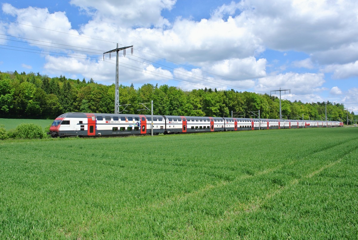 Bauarbeiten NBS; alle Zge werden via Stammstrecke Olten-Burgdorf-Bern umgeleitet: Bt 50 85 26-94 901-3 an der Spitze des IC 824 zwischen Lyssach und Hindelbank, 17.05.2014.