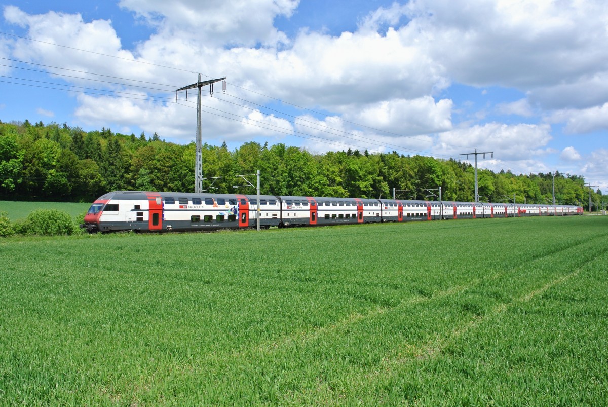 Bauarbeiten NBS; alle Z�ge werden via Stammstrecke Olten-Burgdorf-Bern umgeleitet: Bt 50 85 26-94 901-3 an der Spitze des IC 824 zwischen Lyssach und Hindelbank, 17.05.2014.