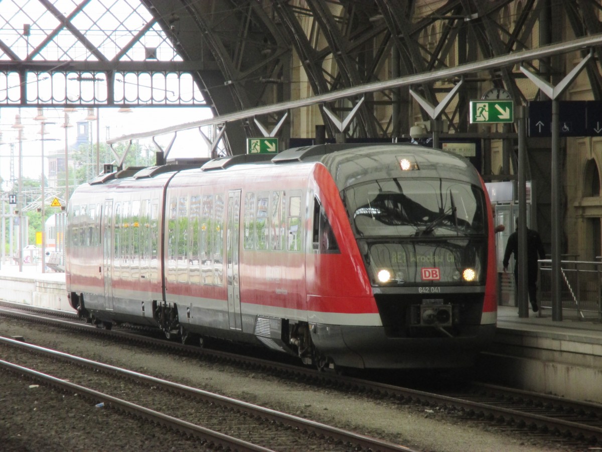 Baureihe 642 041 am Gleis 17 in Dresden Hauptbahnhof als RE 5793 nach Wroclaw. 21.06.2014