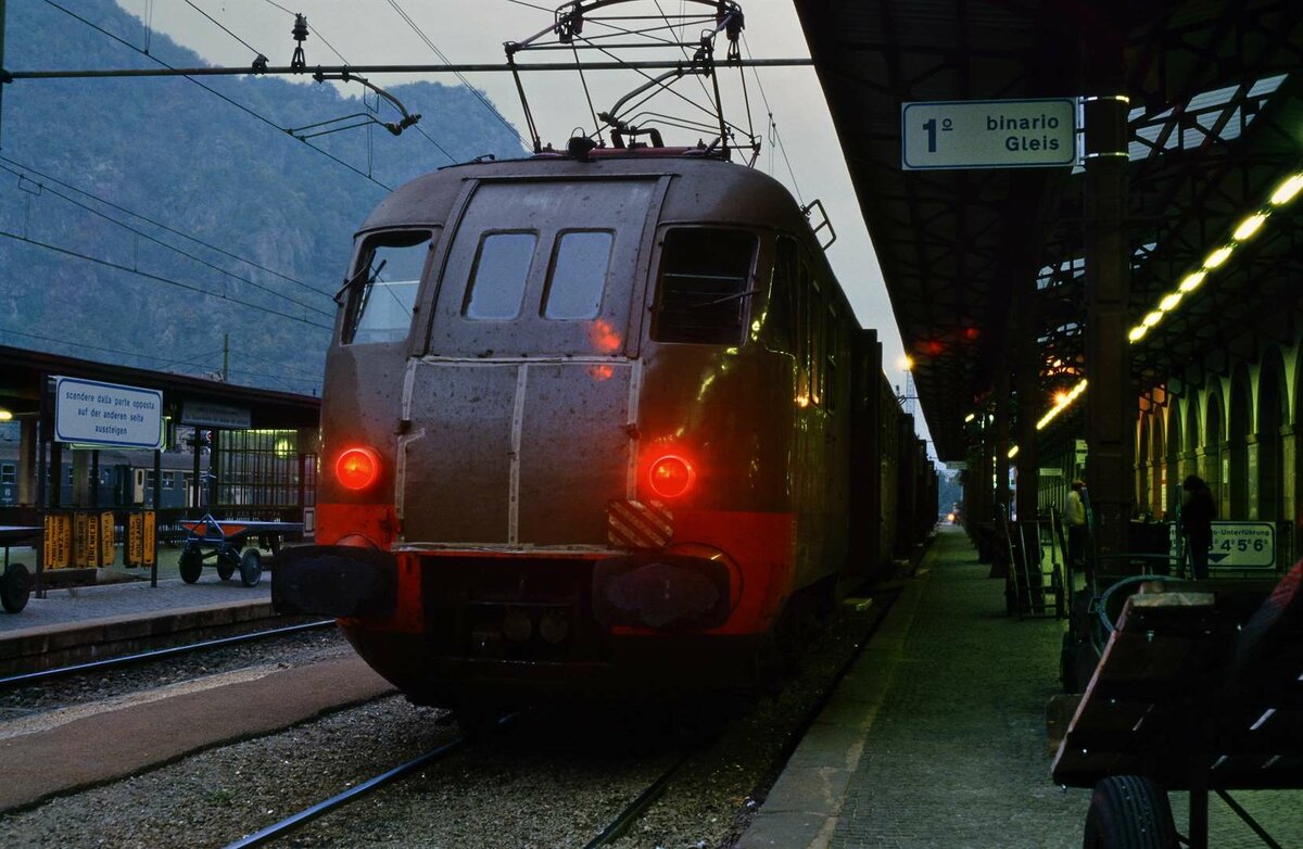 Baureihe ALe 840 der FS im Bahnhof Bozen, 29.10.1985 