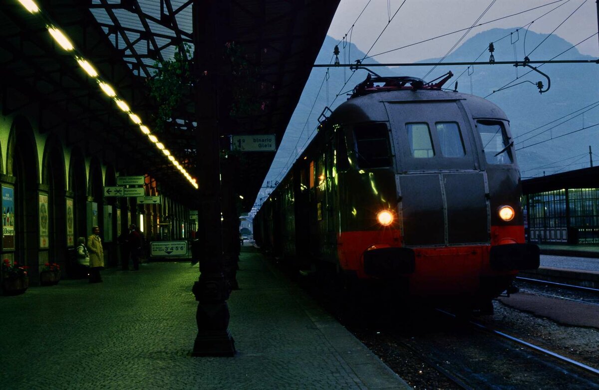 Baureihe ALe 840 der FS im Bahnhof Bozen, 29.10.1985