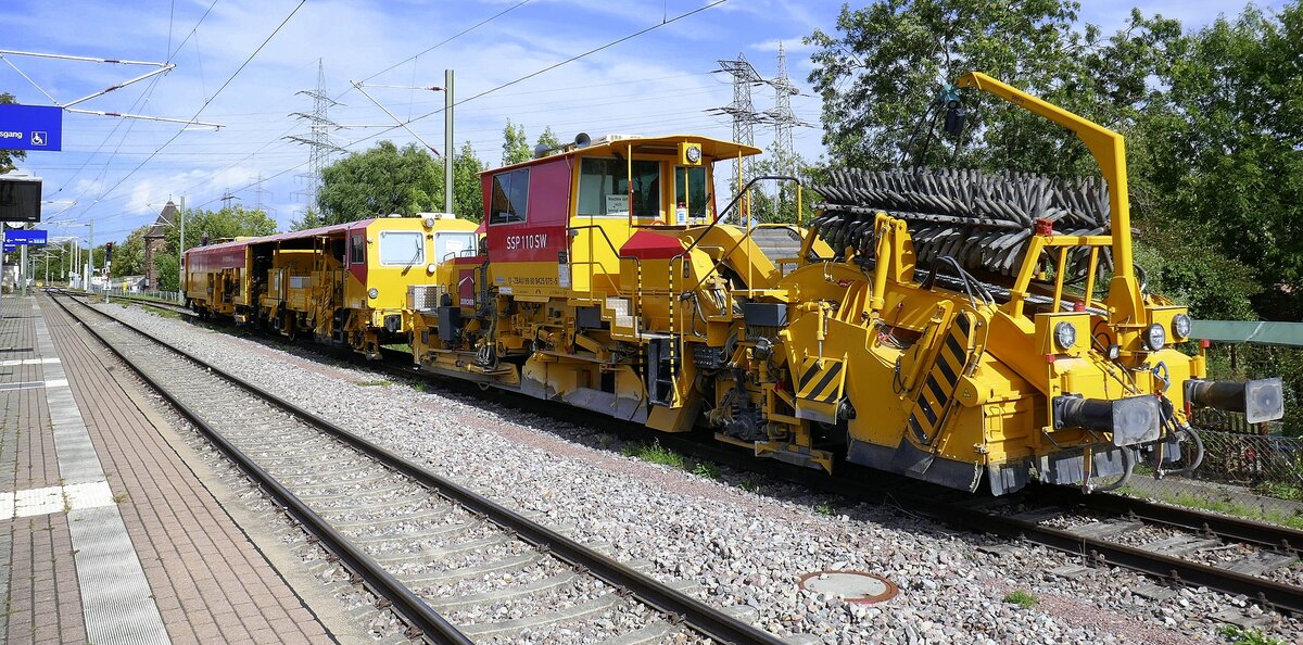 Bauzug abgestellt am Bahnhof Eichstetten am Kaiserstuhl, Sept.2026