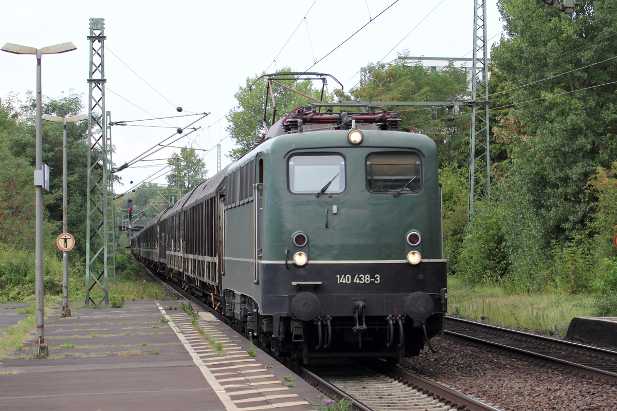 Bayernbahn 140 438-3 mit dem Henkelzug in Bonn-Oberkassel 28.8.2018