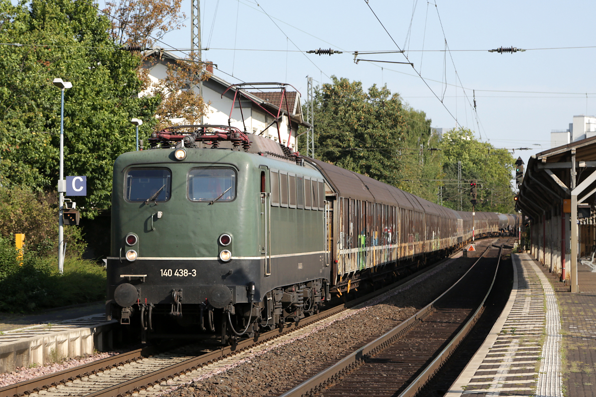 Bayernbahn 140 438 mit dem  Henkelzug , Bonn Beuel, 07.08.2018