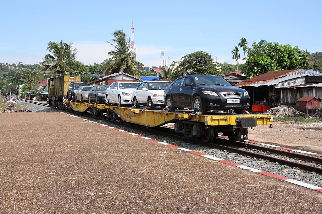 BB 1012 (CKD Praha, Baujahr 1993, Fabr.Nr. 16710) am 18.März 2017 in Sihanoukville beim Umstellen der Autoreisezugwagen MMv 16.247 + 16.286.
