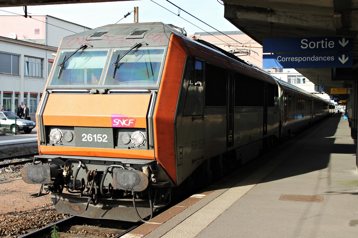 BB 26152 vom BW Strasbourg mit einem TER (Strasbourg - Basel SBB (SNCF)) am 20.08.2014 beim Zwischenhalt in Mulhouse Ville.