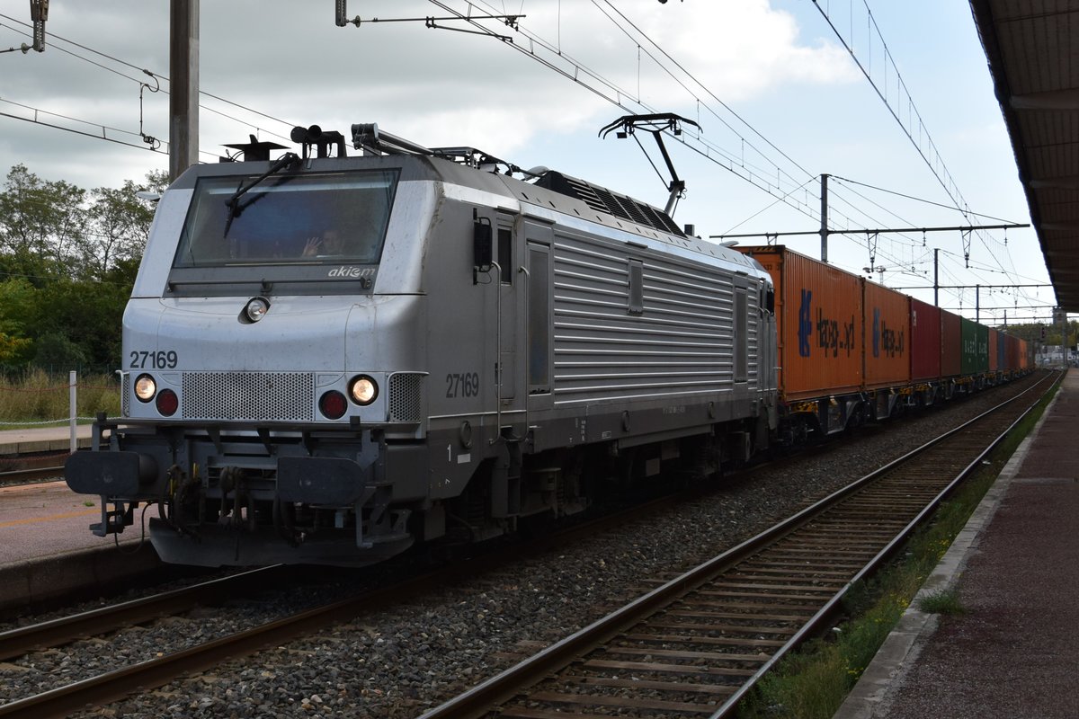 BB 27169 bei der Durchfahrt in Arles (F) am 11.10.2018. Gruss zurück an den Lokführer.