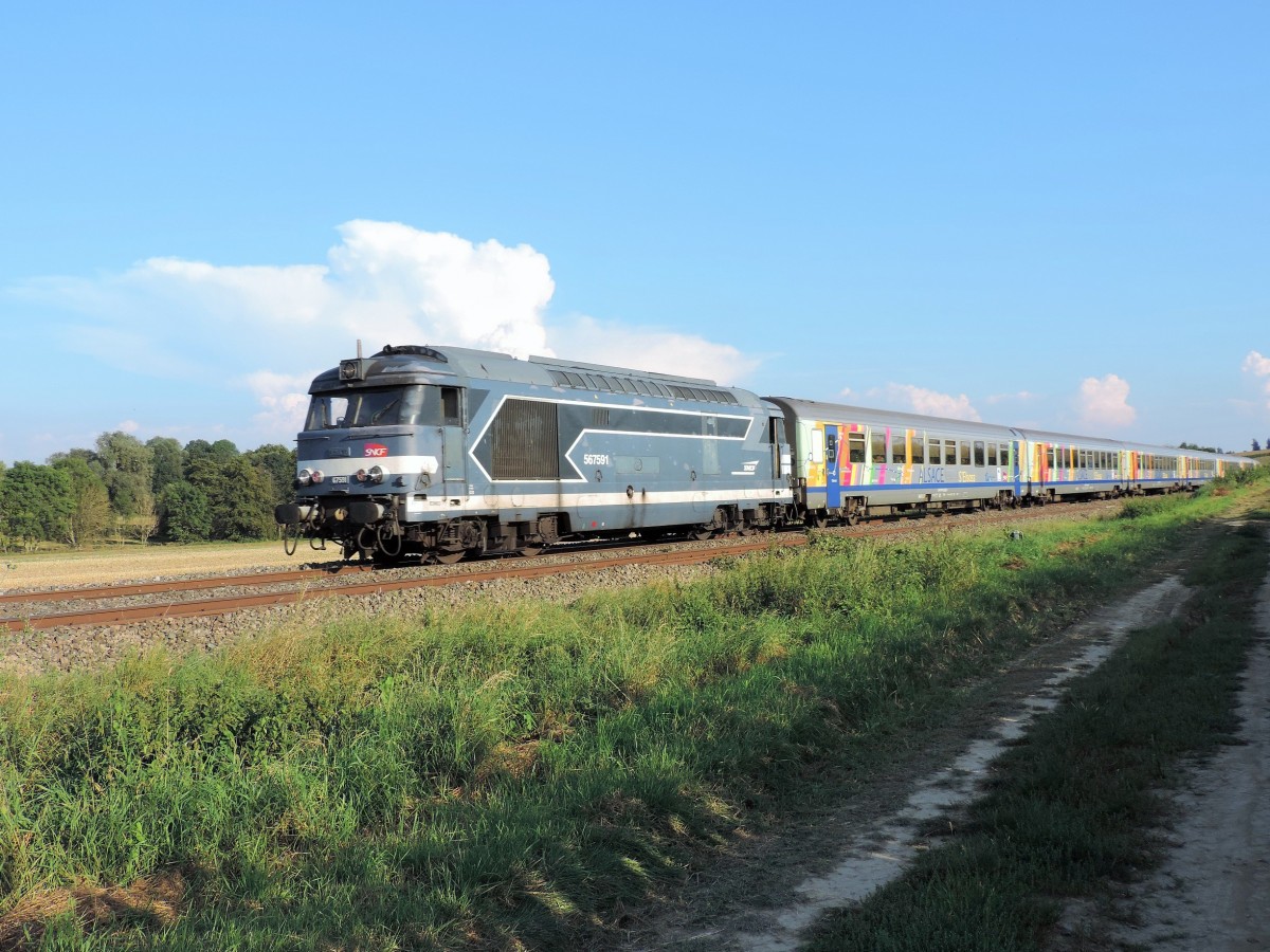 BB 67591 mit dem zweiten Corailzug nach Sarreguemines. (Minversheim 16/09/2014)