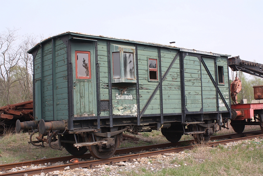 BB Dgh 74 858 am 21.April 2013 im Gelndes des Heizhaus Strasshof.