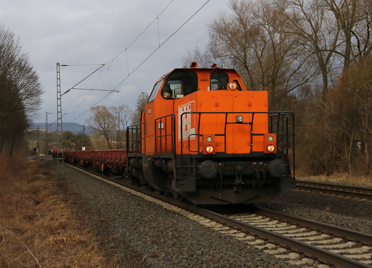 BBL 214 021-4 (Lok 05) mit ein paar Flachwagen in Fahrtrichtung Süden. Aufgenommen in Wehretal-Reichensachsen am 05.03.2015.