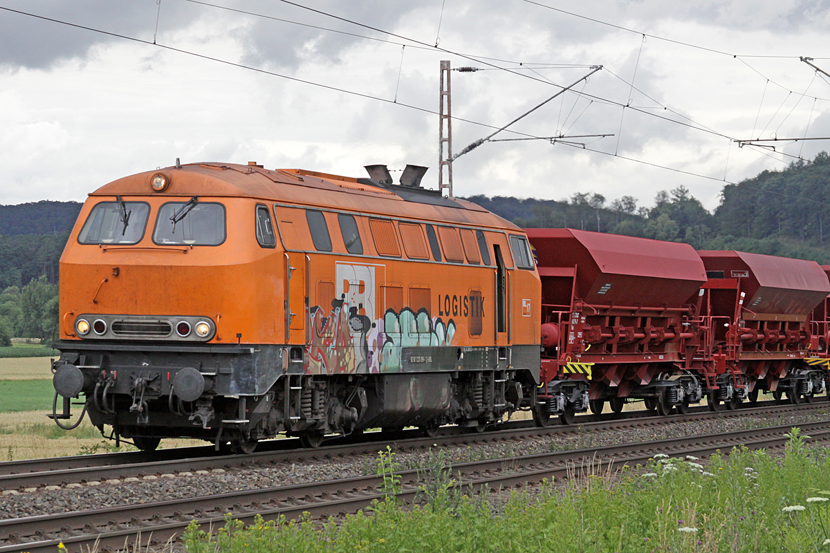 BBL 225 099-1 am 14.07.2016  11:05 mit neuen Schüttgutwagen nördlich von Salzderhelden am BÜ75,1 in Richtung Göttingen