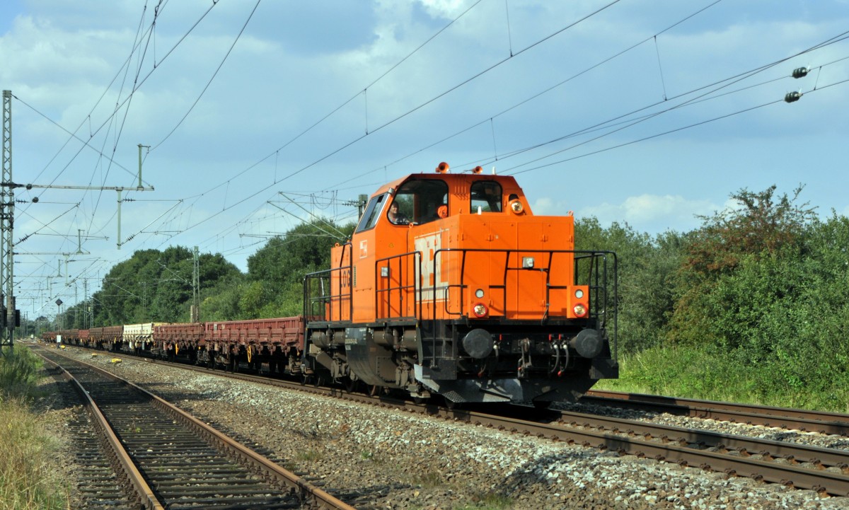 BBL Logistik 14 (214 025) ist am 25.08.13 in Diepholz mit einem Zug aus leeren Niederbordwagen Richtung Osnabrück unterwegs.
