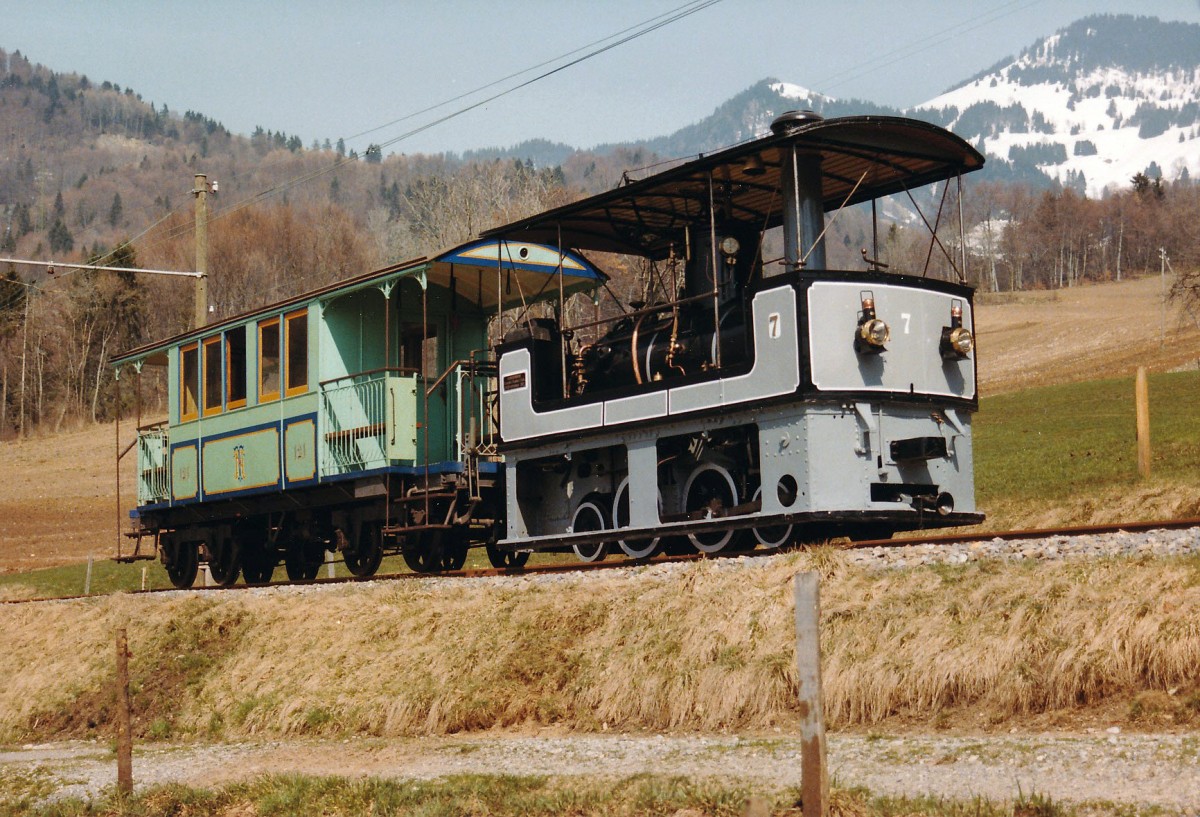 BC: Strassenbahn mit G 2/4 7 (1882), ehemals Tramways Mulhouse und dem Anhänger 121, ehemals TN aufgenommen in der Nähe der BC Haltestelle CORNAUX im Mai 1984. 
Foto: Walter Ruetsch  