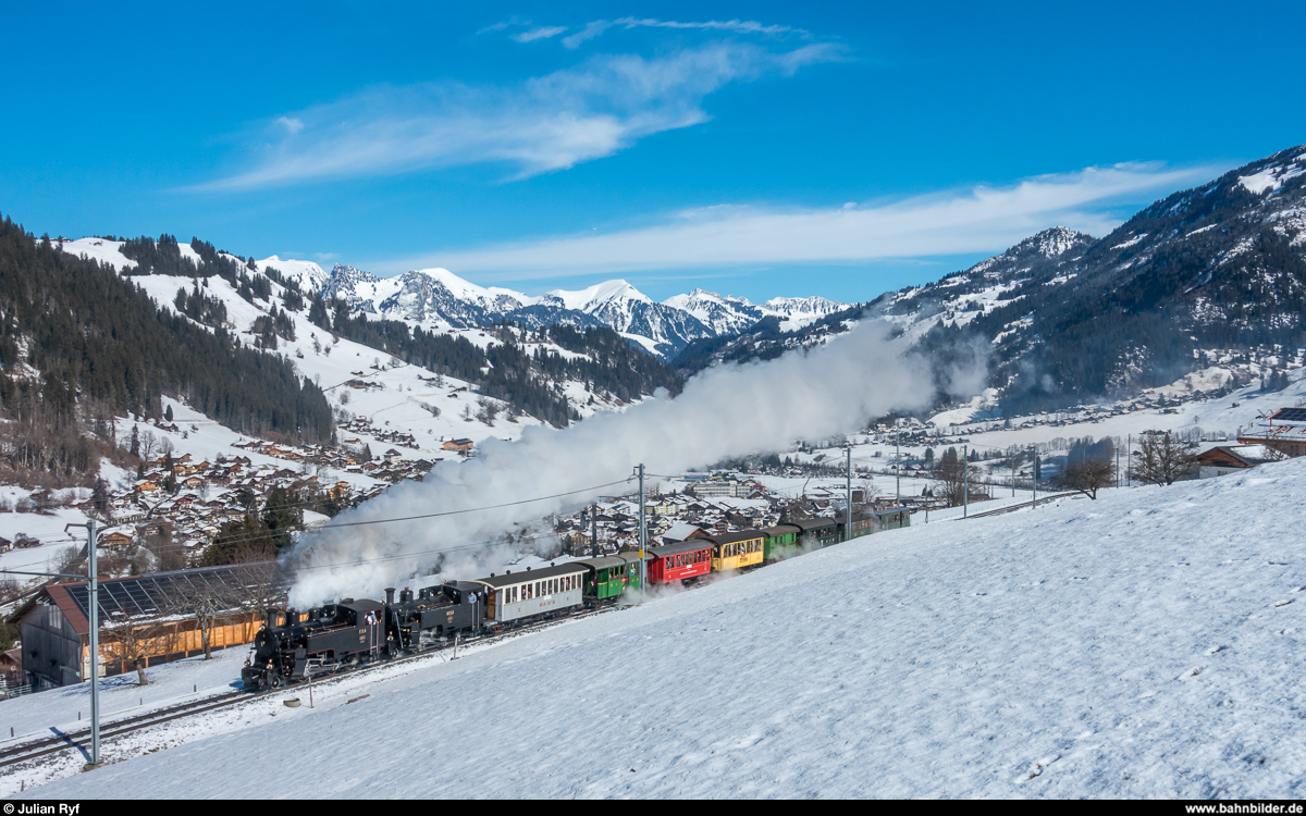 BC Winterdampffahrt Zweisimmen - Montreux am 4. März 2018 mit den HG 3/4 FO 4 und BFD 3.<br>
Kurz nach der Abfahrt oberhalb Zweisimmen.