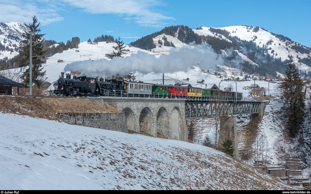 BC Winterdampffahrt Zweisimmen - Montreux am 4. März 2018 mit den HG 3/4 FO 4 und BFD 3.<br>
Viadukt bei Flendruz.