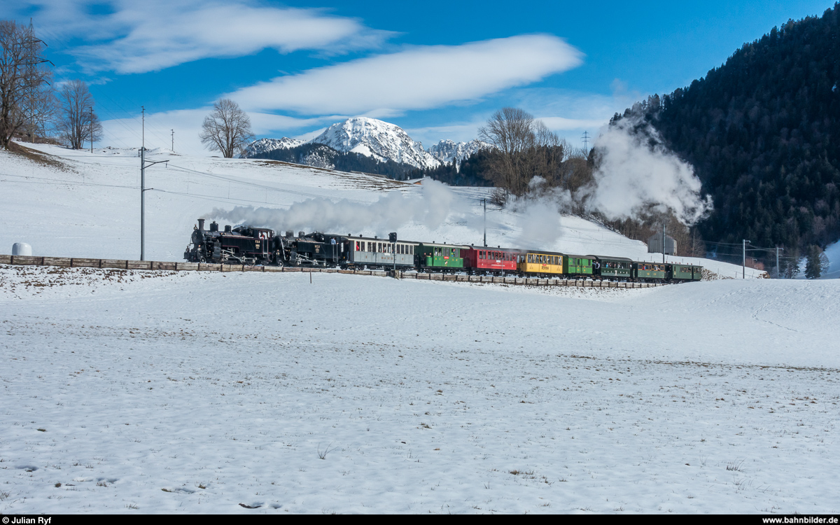 BC Winterdampffahrt Zweisimmen - Montreux am 4. März 2018 mit den HG 3/4 FO 4 und BFD 3.<br>
Unterhalb Rossinière.
