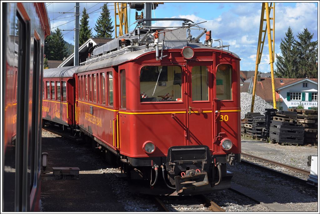 BCe 4/4 30 oder  sdrissgi  steht abgestellt in Appenzell. (21.09.2014)