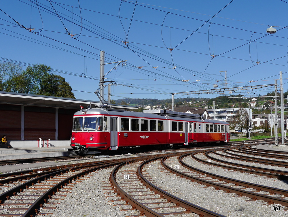 BD - Extrafahrt des Triebwagen  BDe 8/8 7 im Bahnhof von Bremgarten  am 18.10.2014 ... Standort des Fotografen vor dem Depot der BD/WM ... 